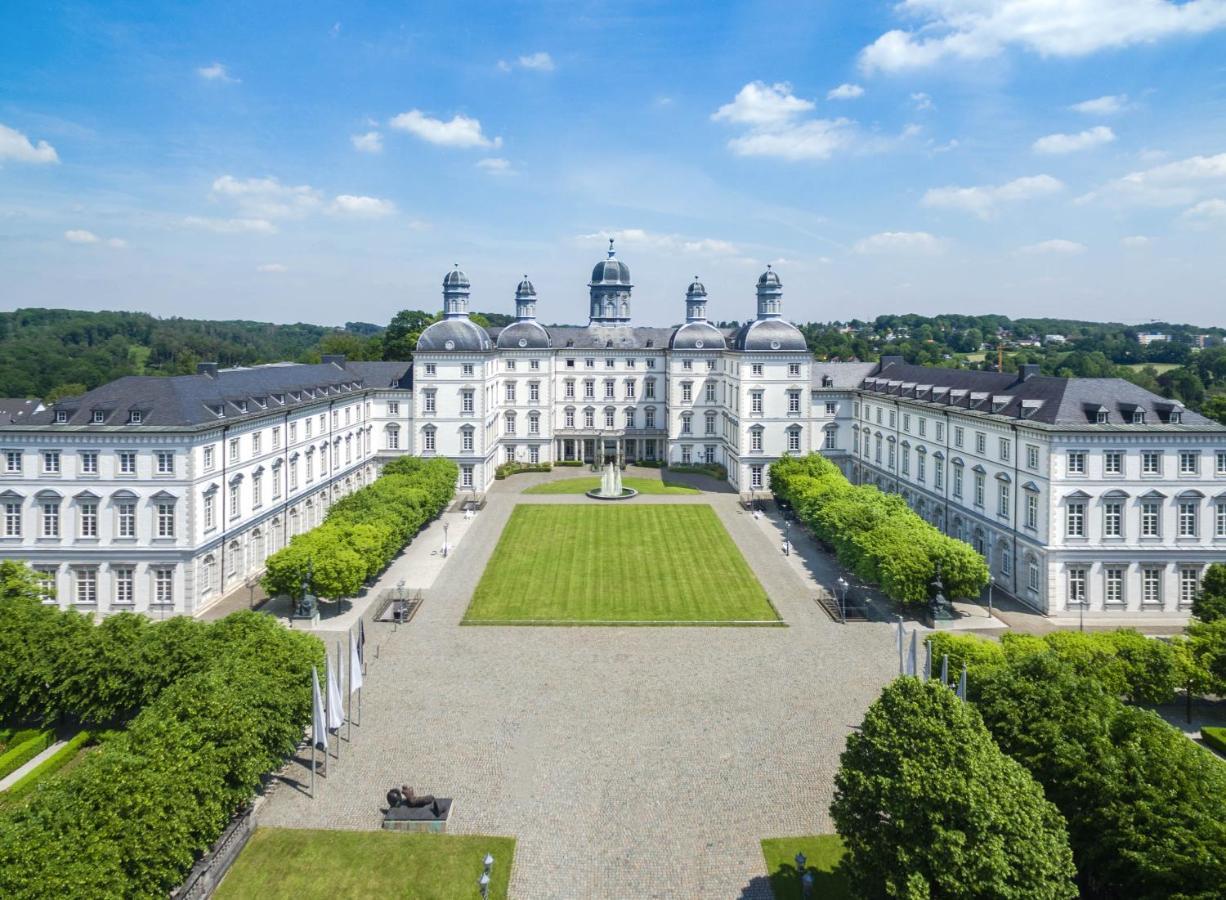 Althoff Grandhotel Schloss Bensberg Bergisch Gladbach Exterior foto Aerial view of the university's main building