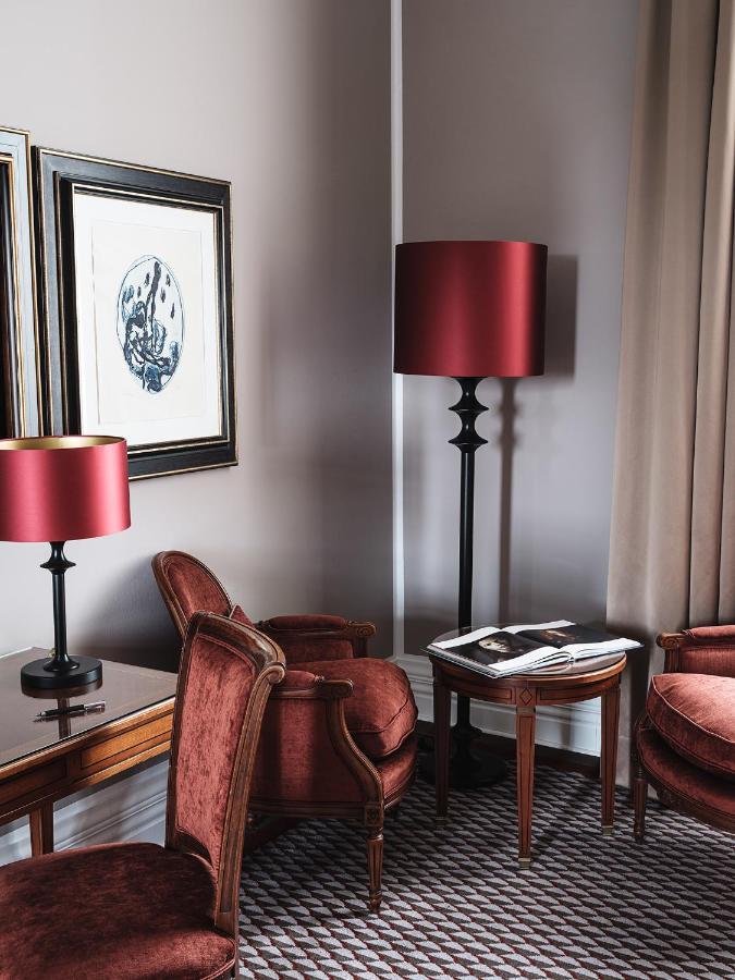 Althoff Grandhotel Schloss Bensberg Bergisch Gladbach Exterior foto A floor lamp