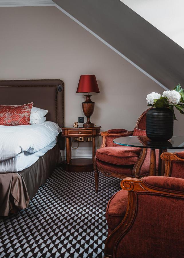 Althoff Grandhotel Schloss Bensberg Bergisch Gladbach Exterior foto A bedroom at the hotel