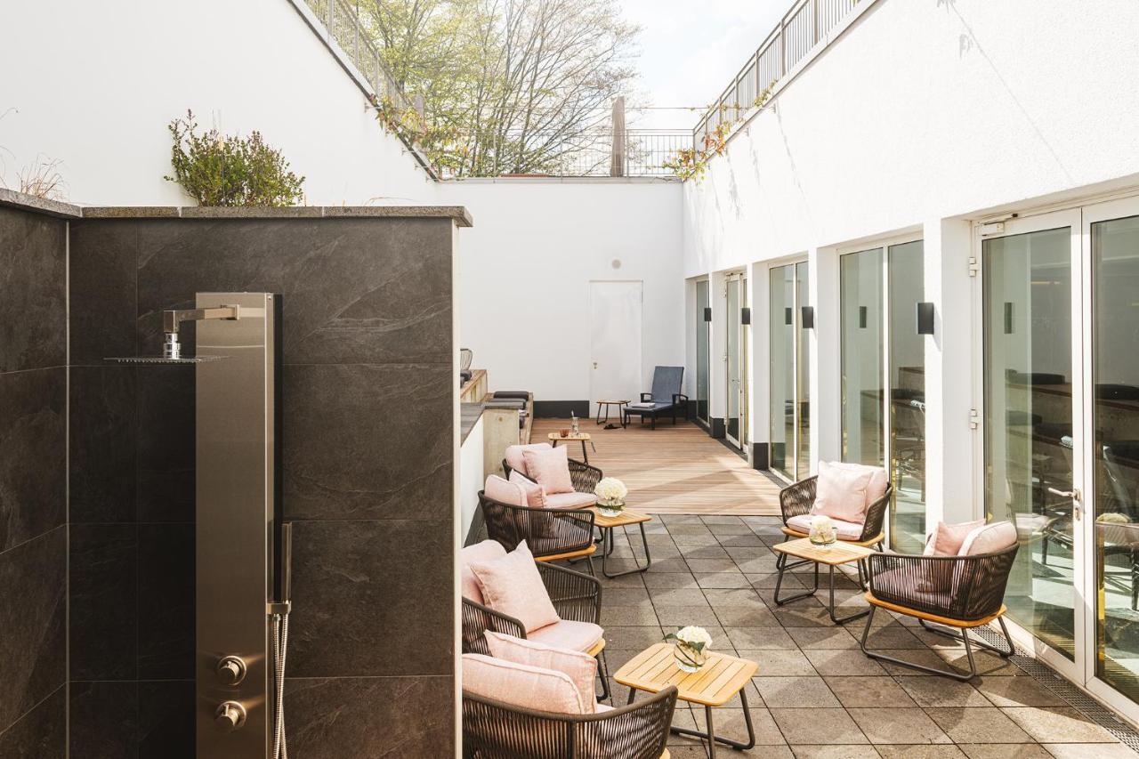 Althoff Grandhotel Schloss Bensberg Bergisch Gladbach Exterior foto The courtyard at the hotel