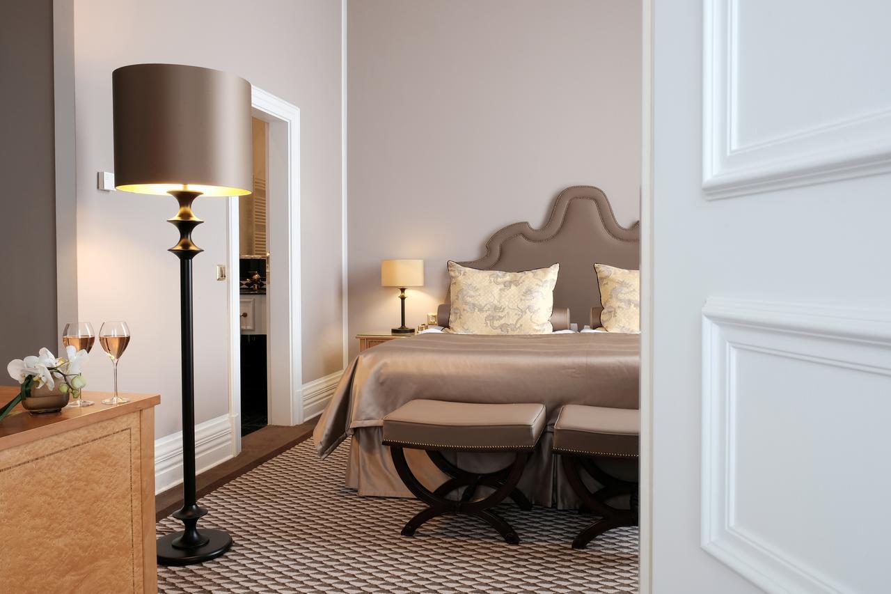 Althoff Grandhotel Schloss Bensberg Bergisch Gladbach Exterior foto A room at the hotel